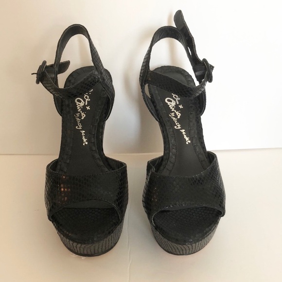 ⭐️LIKE NEW ⭐️Alice and Olivia Wedge⭐️ - Picture 8 of 14